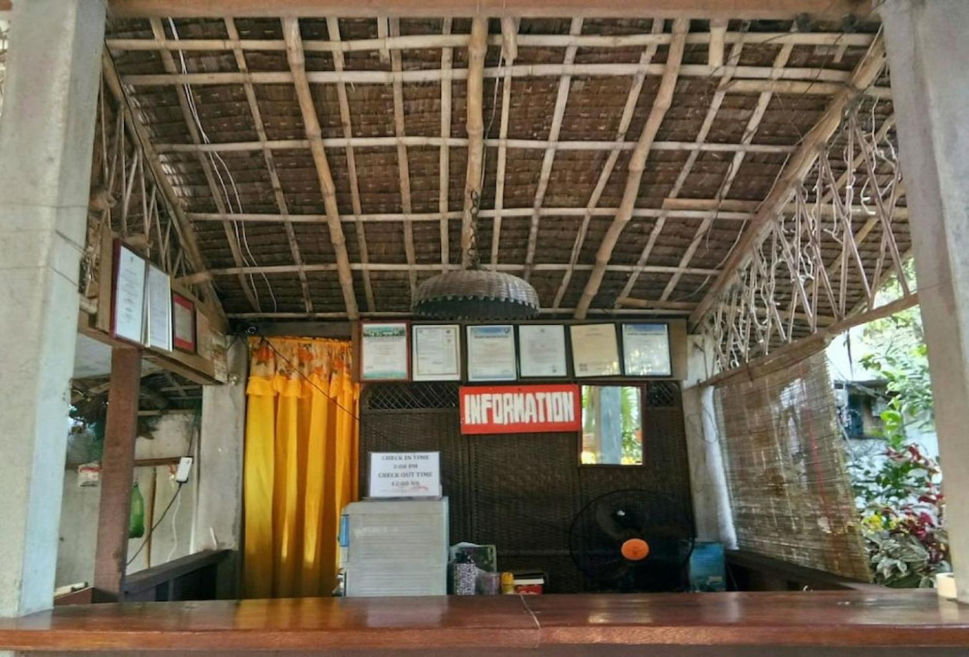 Reddoorz Hostel At Megans Paradisio Beach Resort San Antonio  Luaran gambar