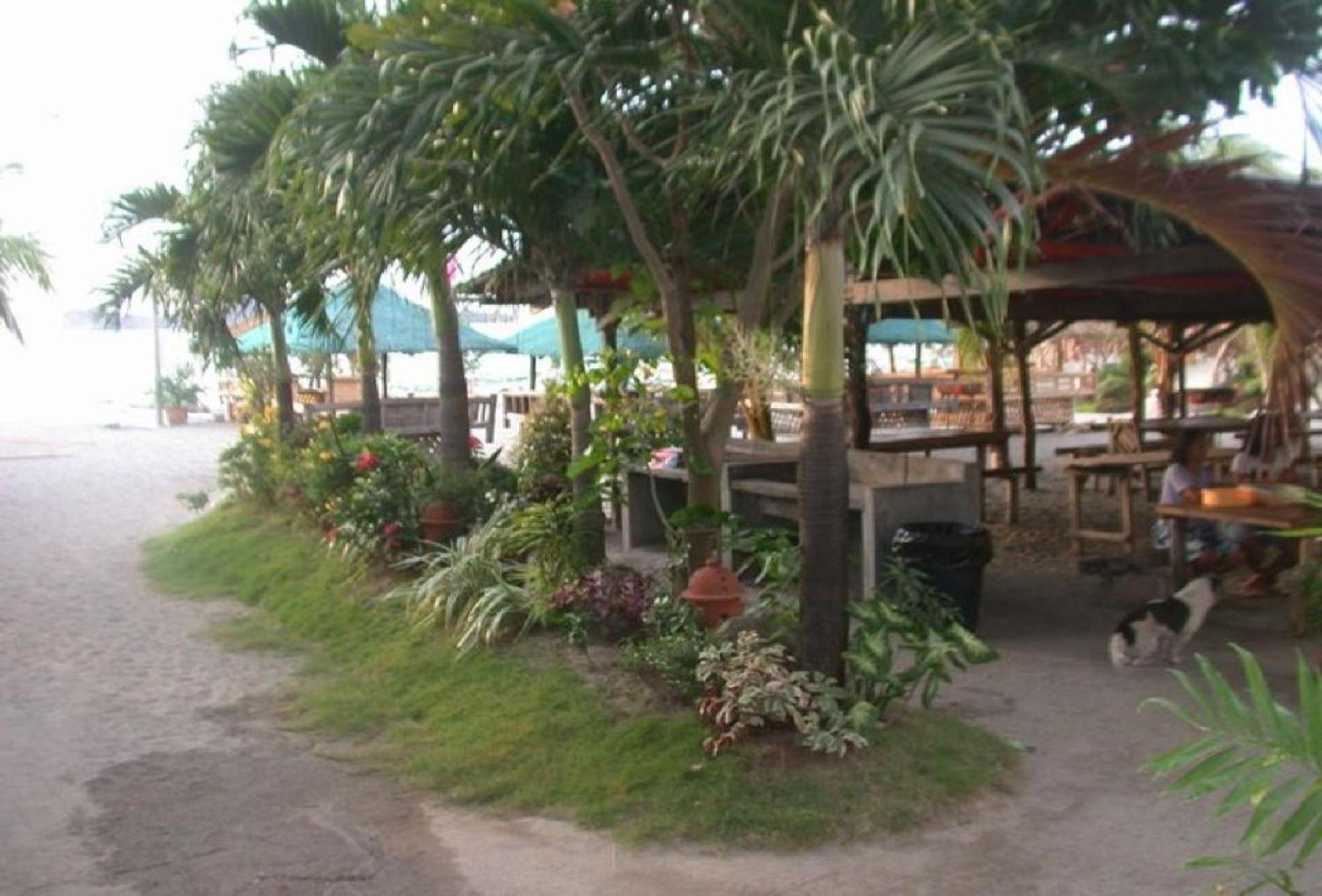 Reddoorz Hostel At Megans Paradisio Beach Resort San Antonio  Luaran gambar