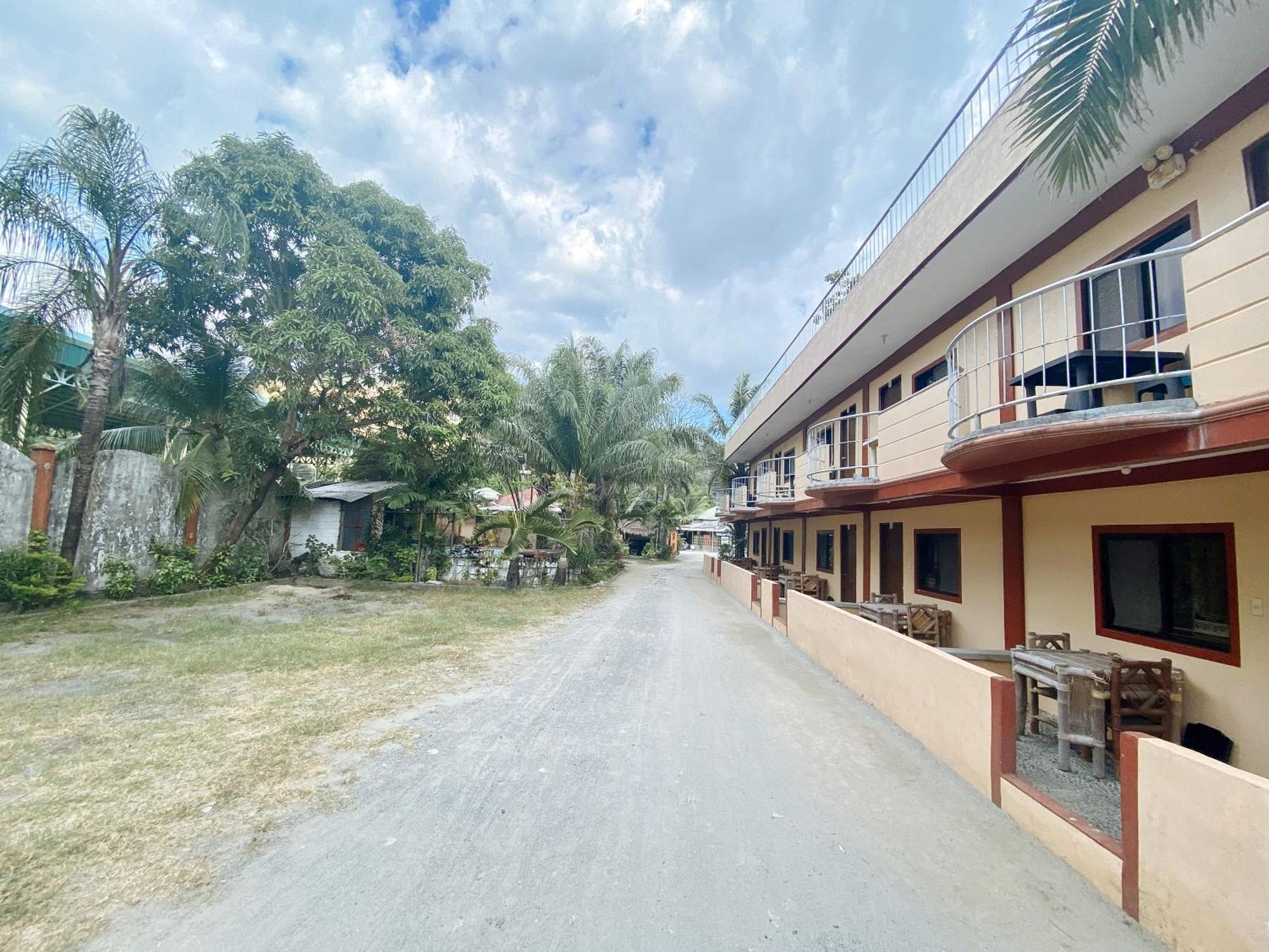 Reddoorz Hostel At Megans Paradisio Beach Resort San Antonio  Luaran gambar